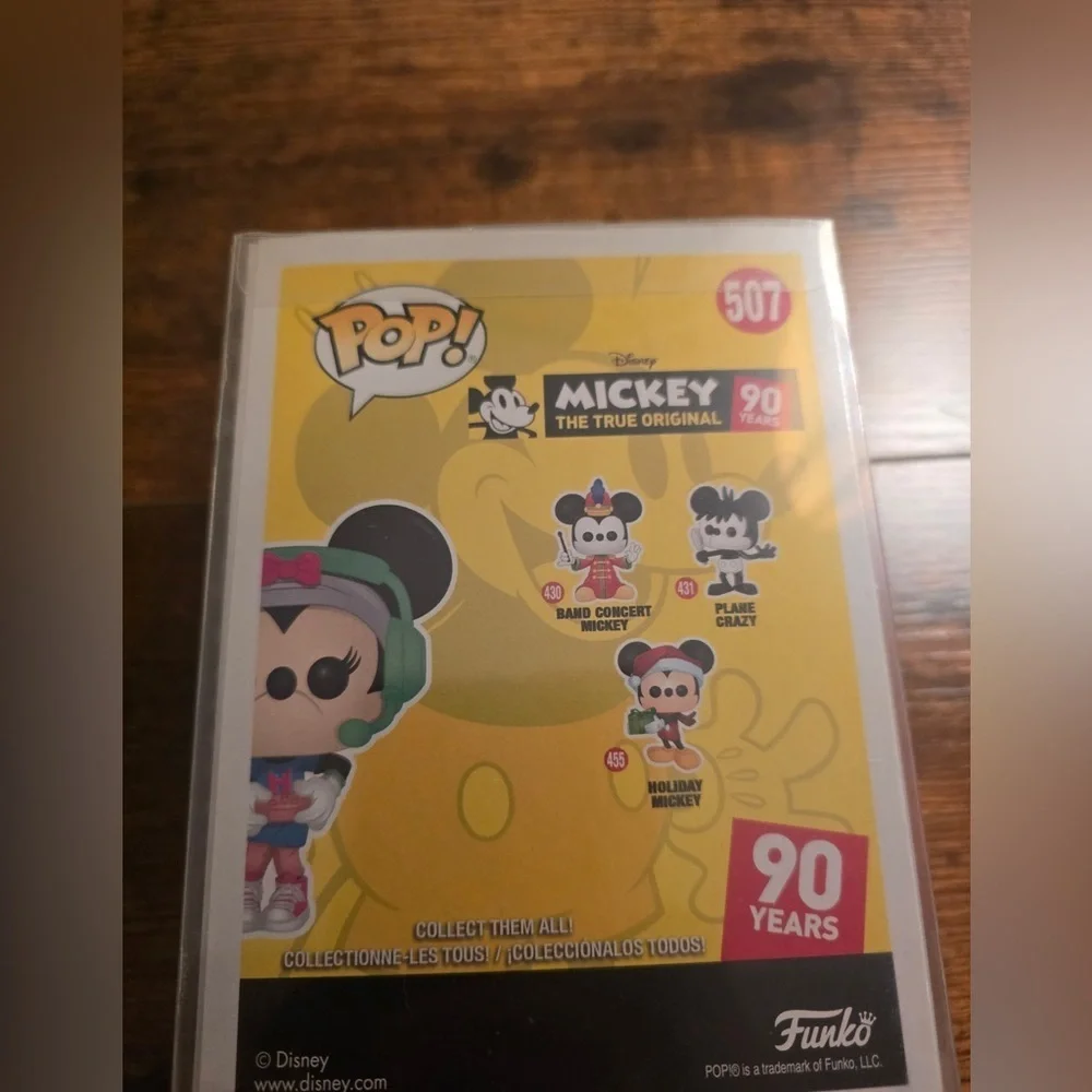 Funko Pop Disney Mickey 90 Gamer Minnie Mouse #507 GameStop Exclusive Protector - Picture 2 of 4